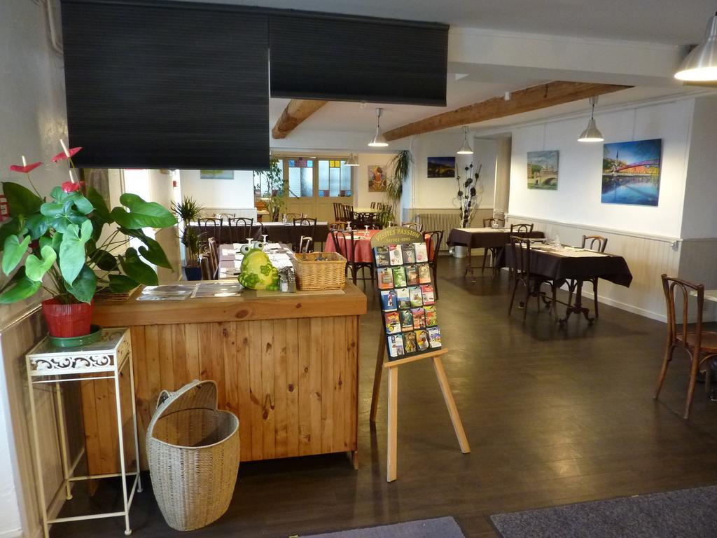 Hotel Saint Pierre Les Sauvages  Exteriör bild