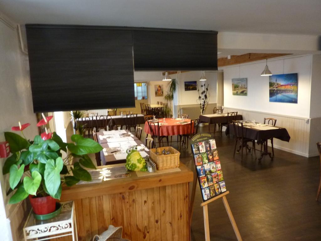 Hotel Saint Pierre Les Sauvages  Exteriör bild