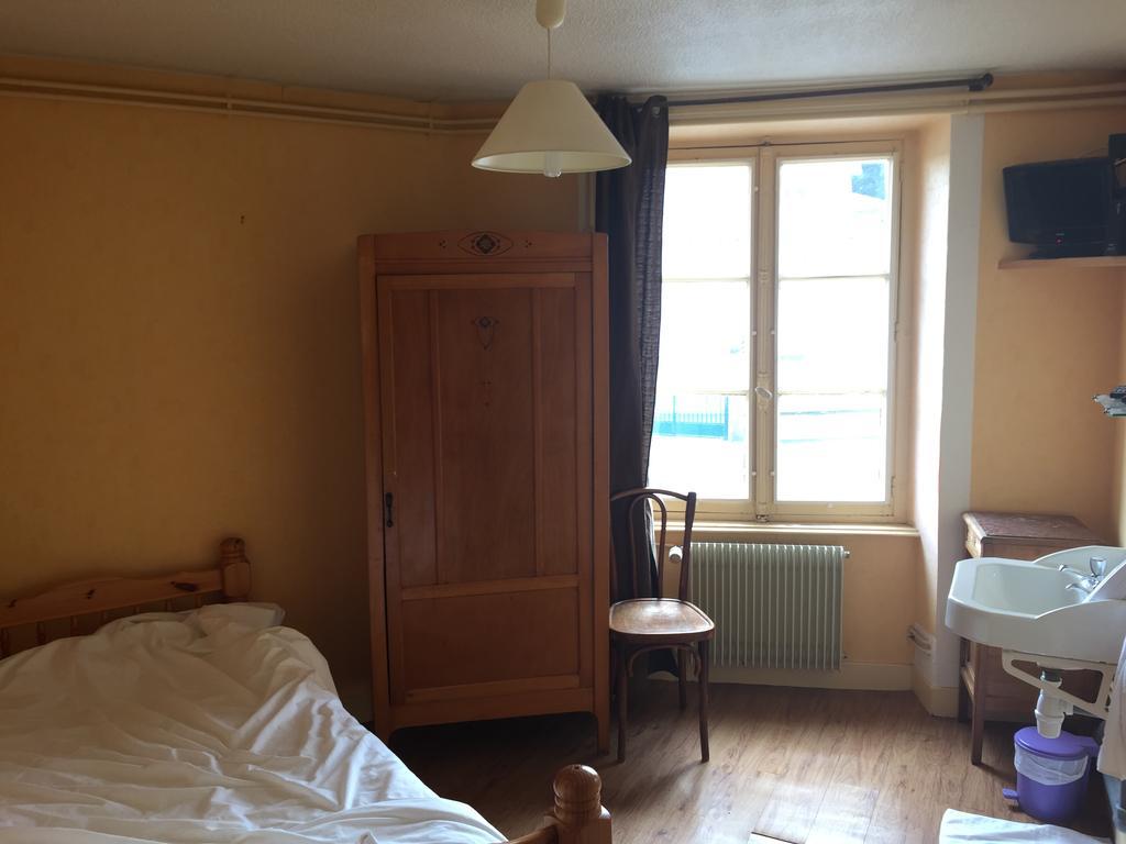 Hotel Saint Pierre Les Sauvages  Rum bild